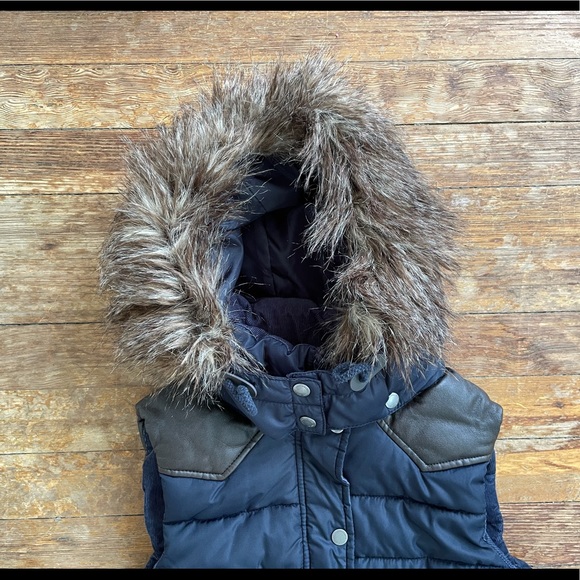 Navy puffer vest - Picture 12 of 14